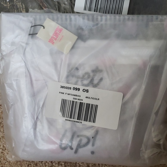 💗NWT- VS beauty make up bag - Picture 2 of 2